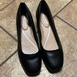 Easy Spirit Women's Classic Black   6.5M Leather Dress Shoes